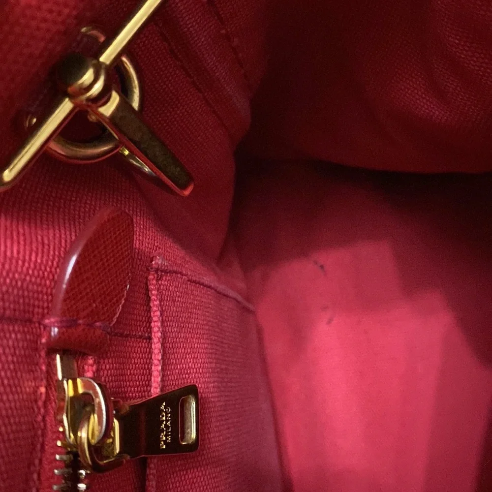 💯% Authentic PRADA CANAPA - Picture 7 of 17